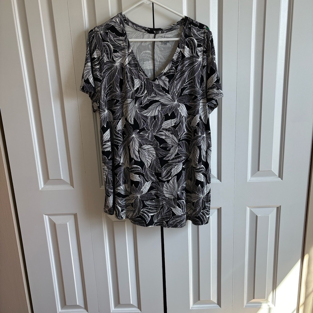 Lane Bryant Black and White Leaf Print Blouse - Picture 2 of 6